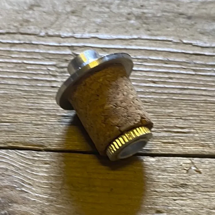 Vægeholder i Kork og Metal (Udgået)