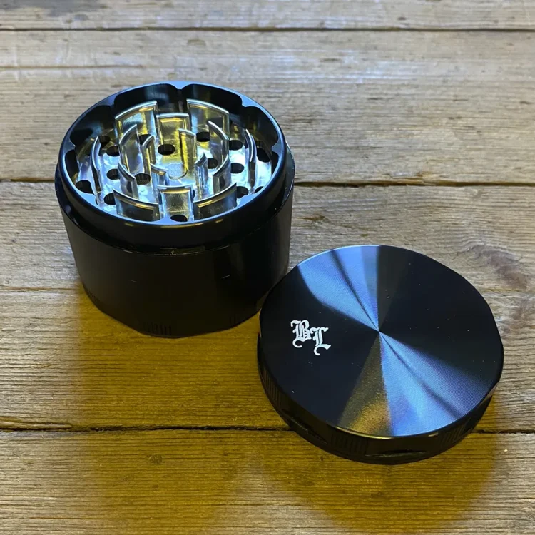 Black Leaf 4-part Metal Grinder Sort Ø60