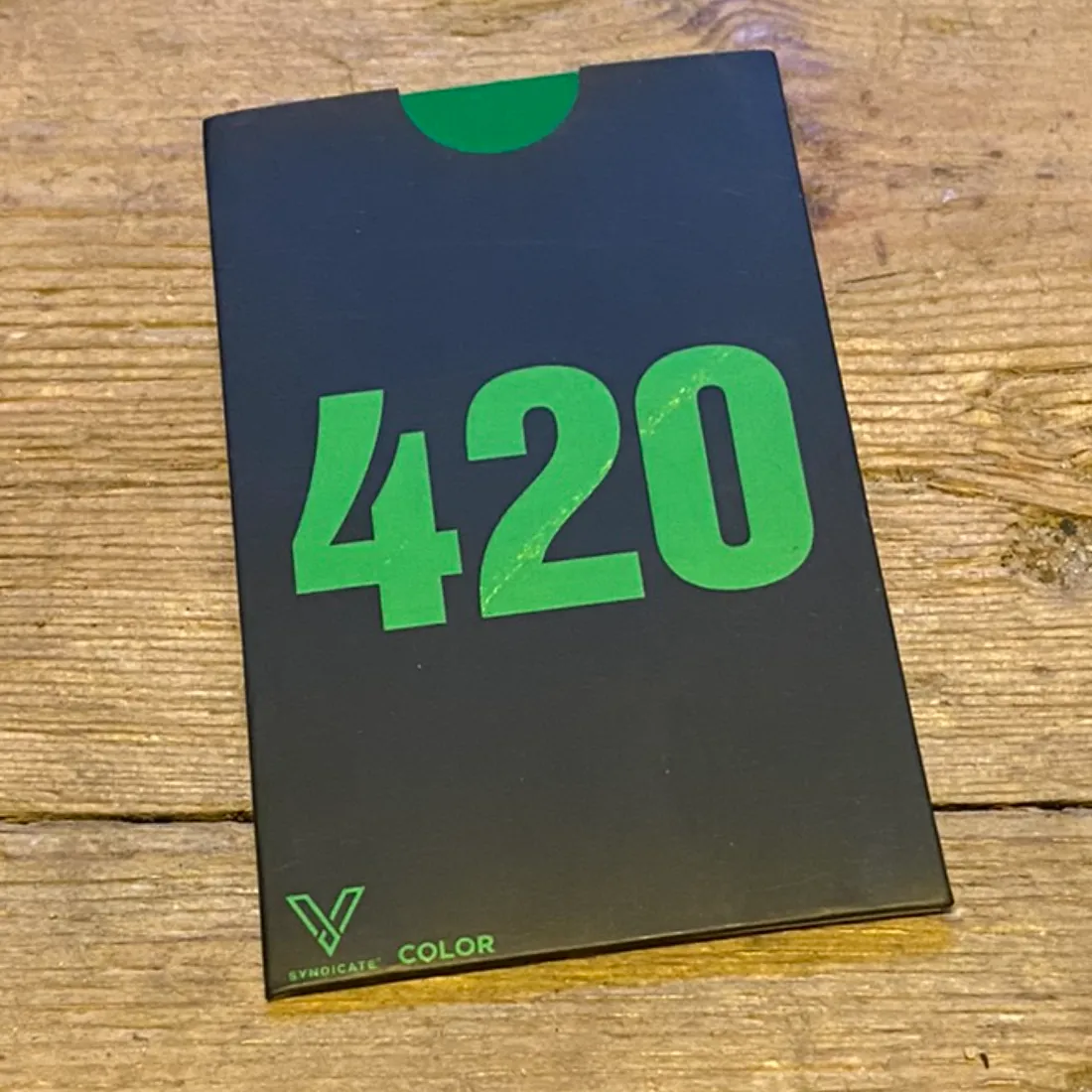 V-Syndicate – 420 Grinder Card Green (Udgået)