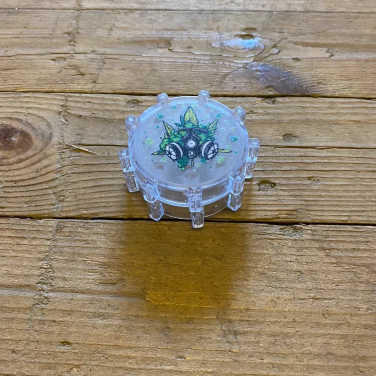 Weed – Gas Mask Akryl Magnet Grinder Ø65 (NY)