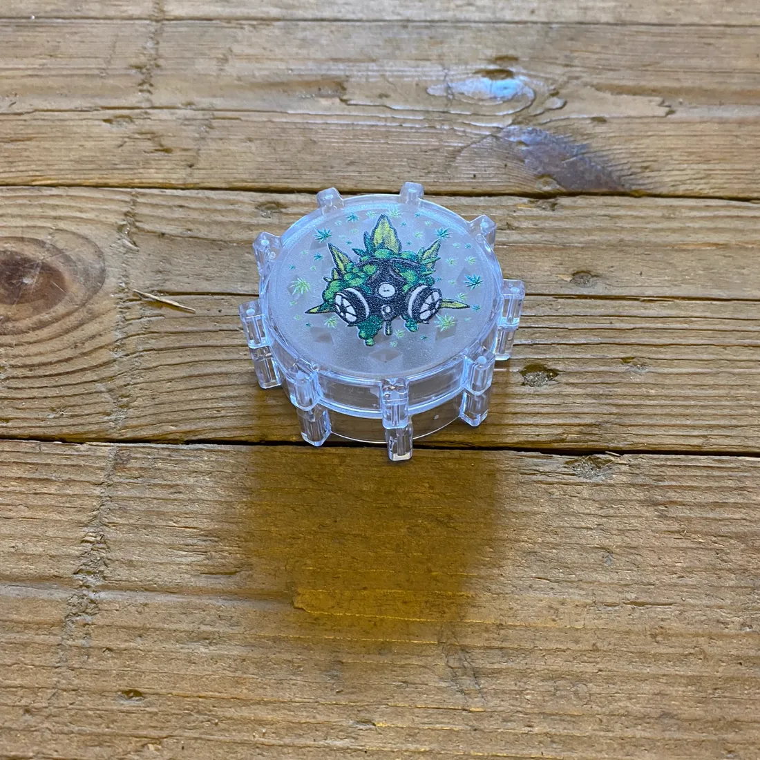 Weed – Gas Mask Akryl Magnet Grinder Ø65 (NY)