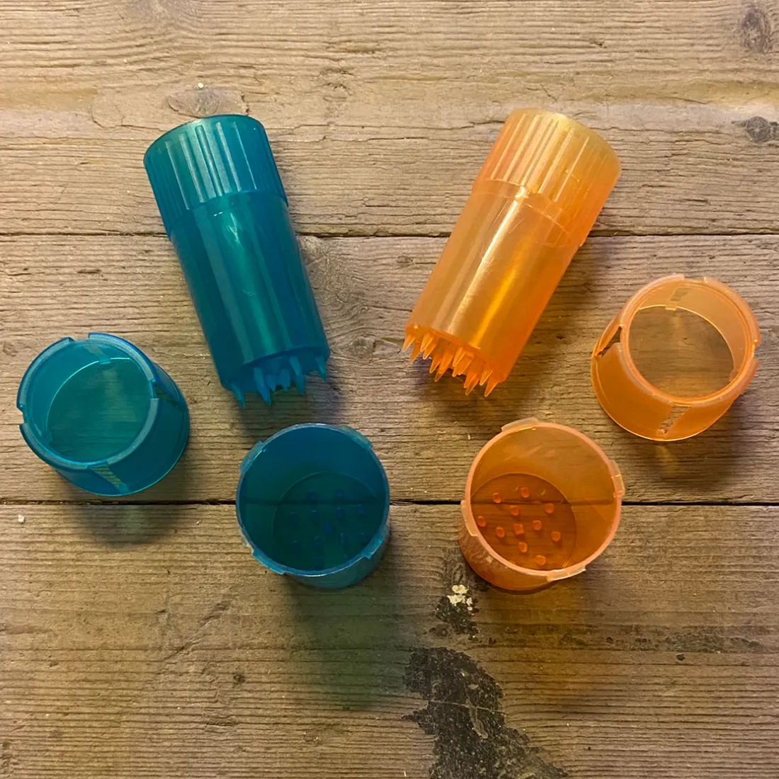 Akryl Stash Tube m. Grinder (Tilfældig Farve)