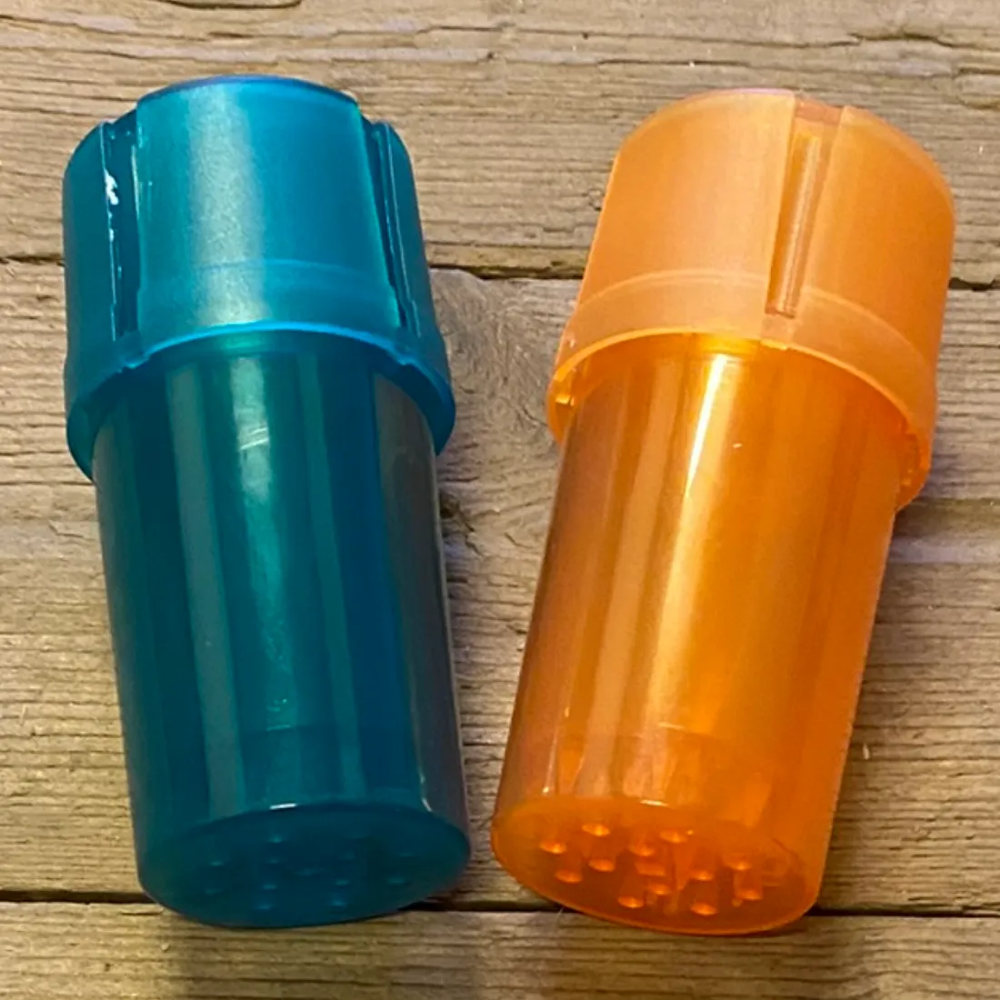 Akryl Stash Tube m. Grinder (Tilfældig Farve)