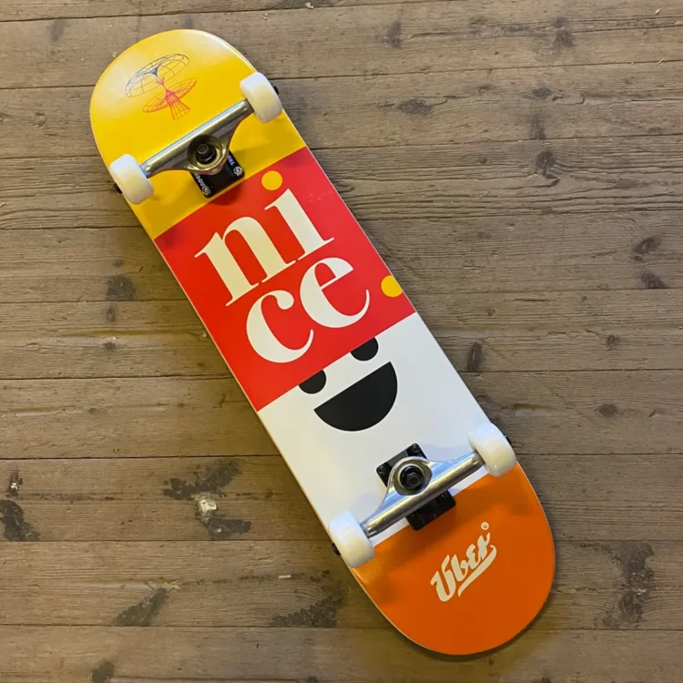 Über Komplet NICE Skateboard 21x80 cm (Udgået)