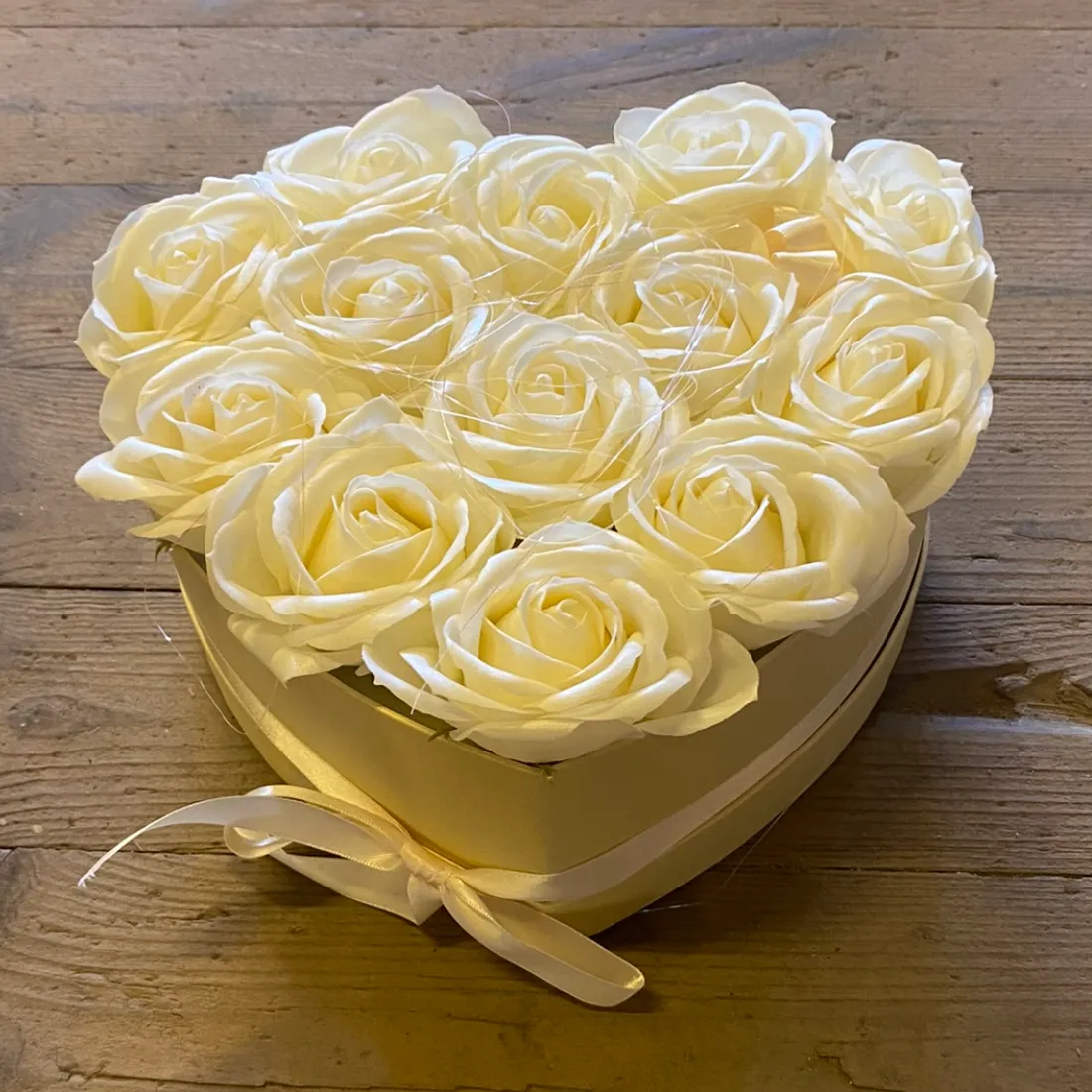 Hvid Sæbeblomst Hjerte Gavebuket 13 stk (Udgået)