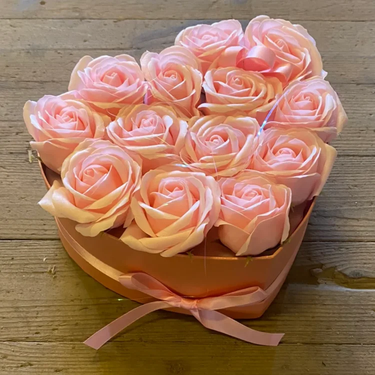 Pink Sæbeblomst Hjerte Gavebuket 13 stk (Udgået)