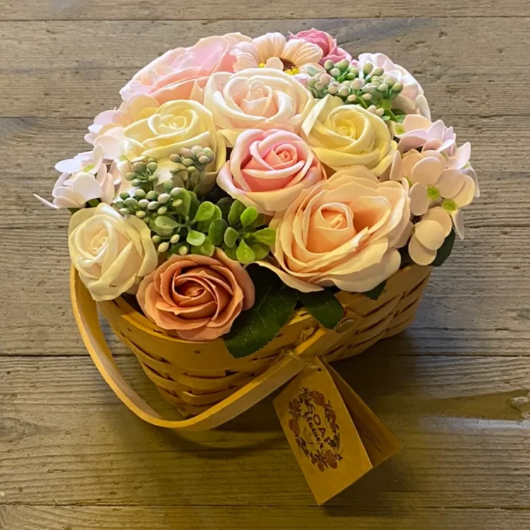Stor Buket Sæbeblomster i Kurv 13 stk (Udgået)