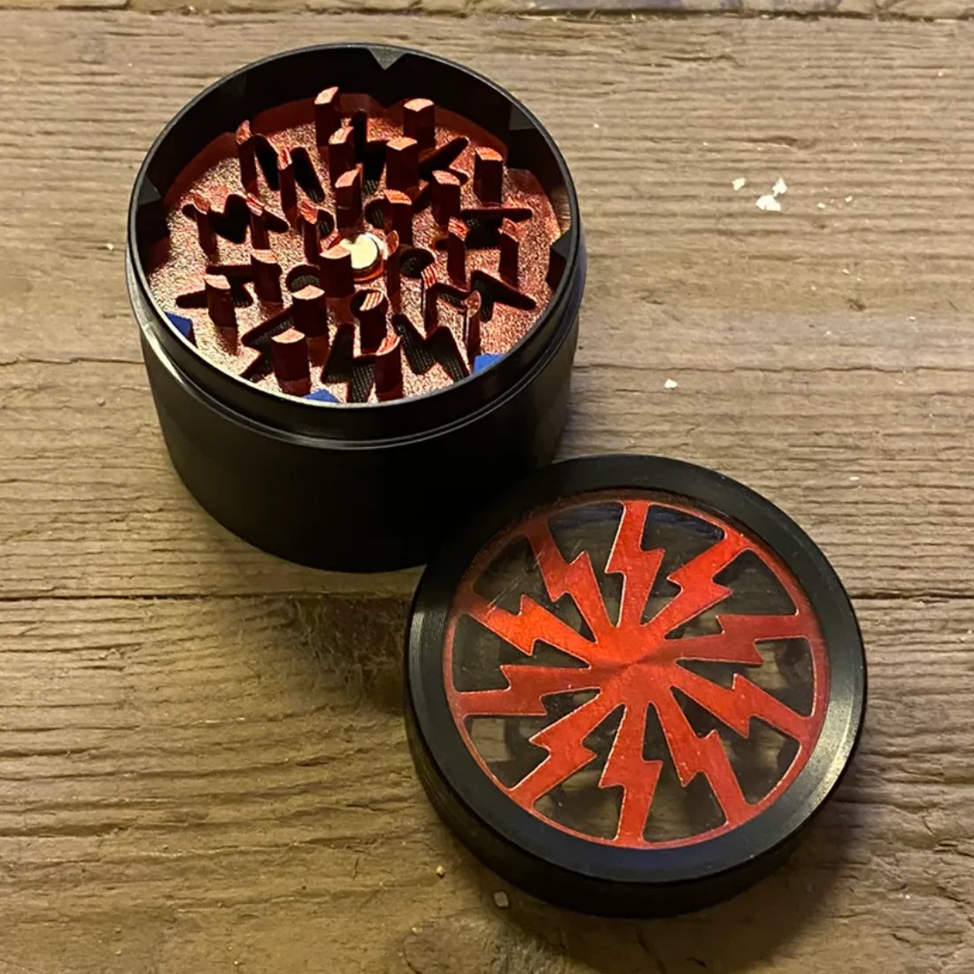 Storm 4-Part Metal Grinder Rød Ø52 (Udgået)