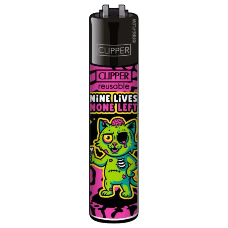 Clipper Lighter Nine Lives None Left i sort med pink mønster og grøn zombiekat. "CLIPPER" trykt på toppen.