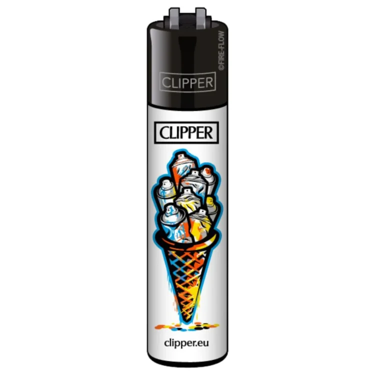 Clipper Lighter Spraycans Ice Waffle i hvid med sort top og "CLIPPER" over et tryk af spraydåser i en isvaffel.