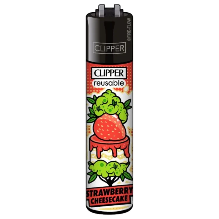 Clipper Lighter Strawberry Cheesecake med sort top og "CLIPPER" over et tryk af jordbærkage og grønne figurer.