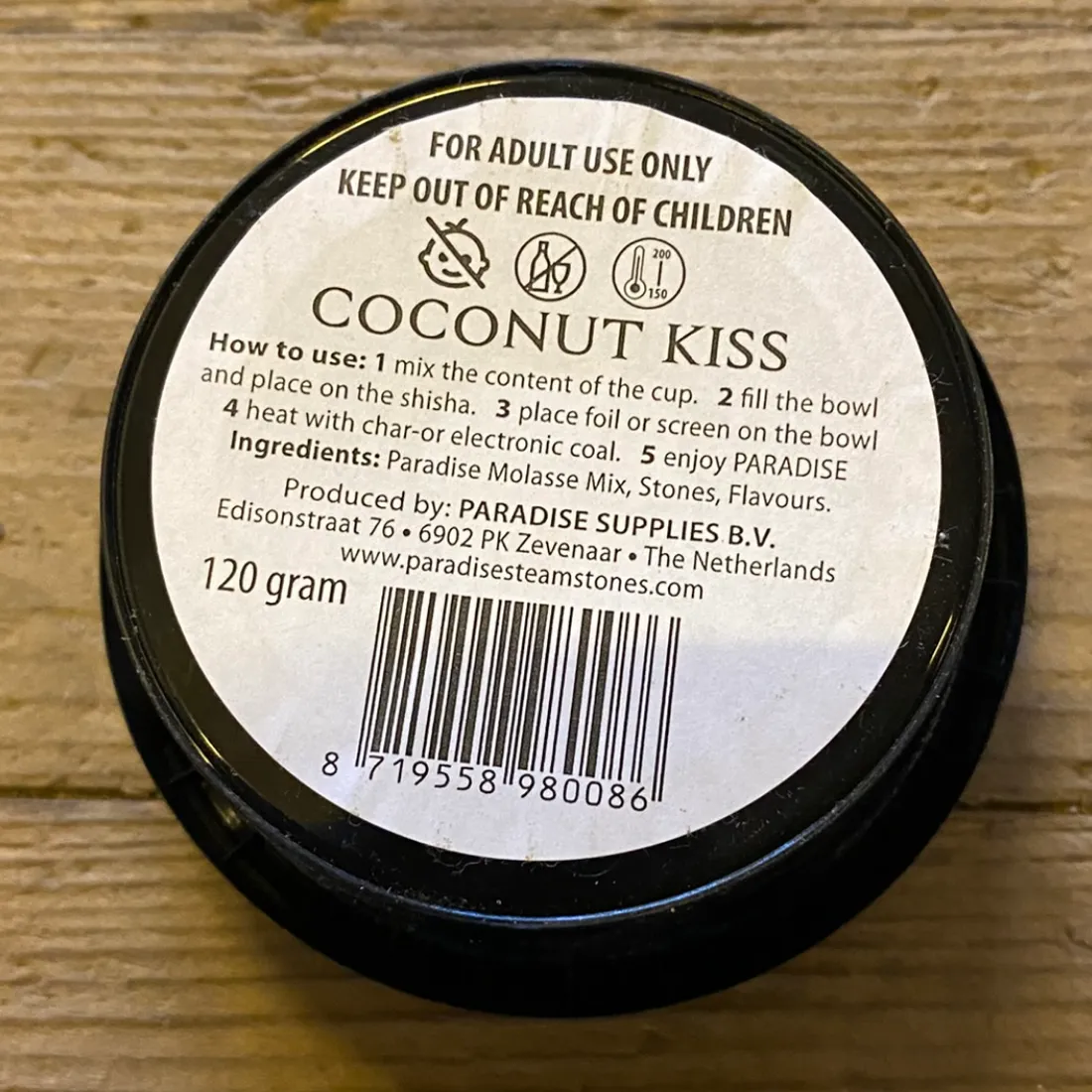 Paradise Coconut Kiss Steam Stones 120g i sort bøtte med hvid bundetiket og "COCONUT KISS" trykt over en stregkode.