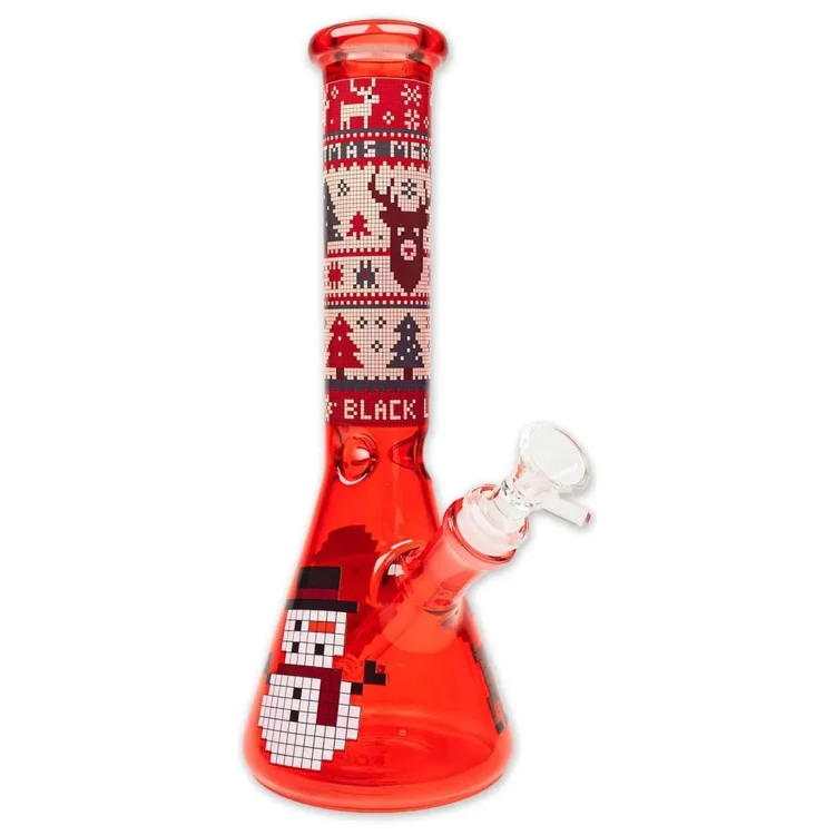 Black Leaf Christmas Vibes Red Bong 26 cm i glas med hvide julemotiver langs halsen og en snemand med sort hat på kammeret.