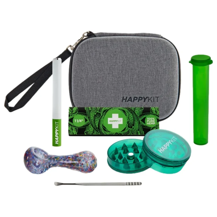 Happy Kit Deluxe Grey samlepakke i stofetui med sort "HAPPYKIT"-tryk. En turkis grinder og en grøn beholder ligger ved.