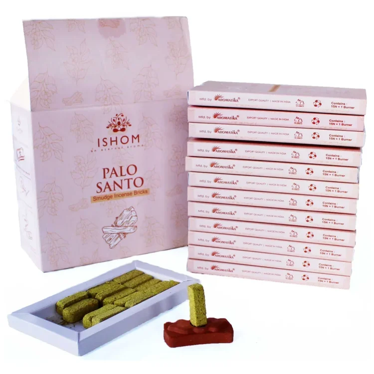 ISHOM Palo Santo Smudge Bricks 15 stk, grønne, grove røgelsesstykker i åben æske med rødt "ISHOM" og en rød holder.