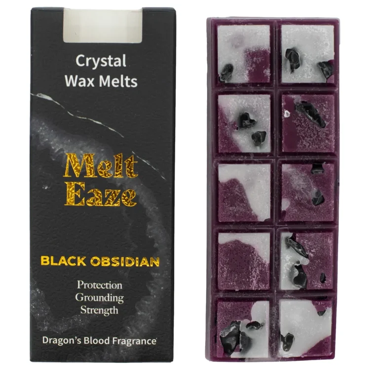 Melt Eaze Dragons Blood Duftvoks i lilla og hvide felter med sorte sten. Sort æske med "Melt Eaze" trykt i guld.