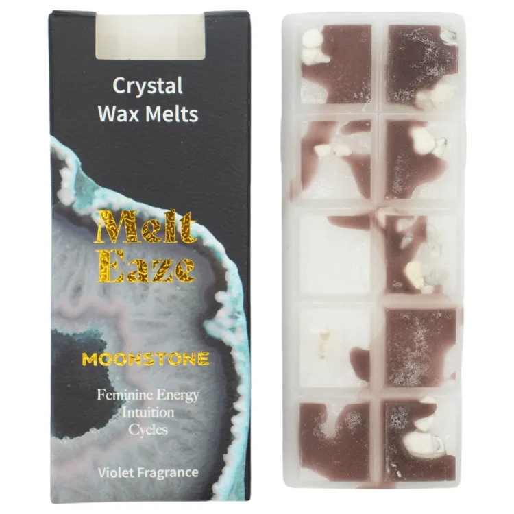 Melt Eaze Violet Duftvoks i hvide og brune firkanter. Den sorte æske har stenmotiv og teksten "Melt Eaze" i guld.
