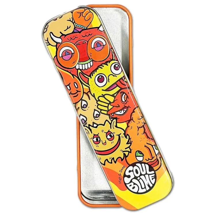 SOULBLIME 1080 Metal Tin Yellow, æske med orange kant og monstre på låget samt hvidt "SOULBLIME" på sort felt.